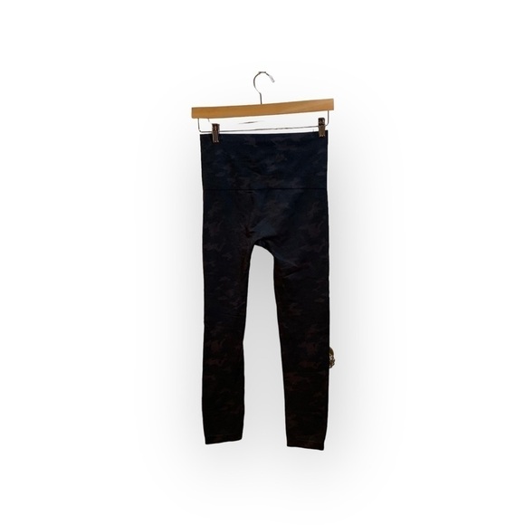 💰NWOT Bagatelle Collection High Rise Black Camo Leggings - Size L - Picture 4 of 7